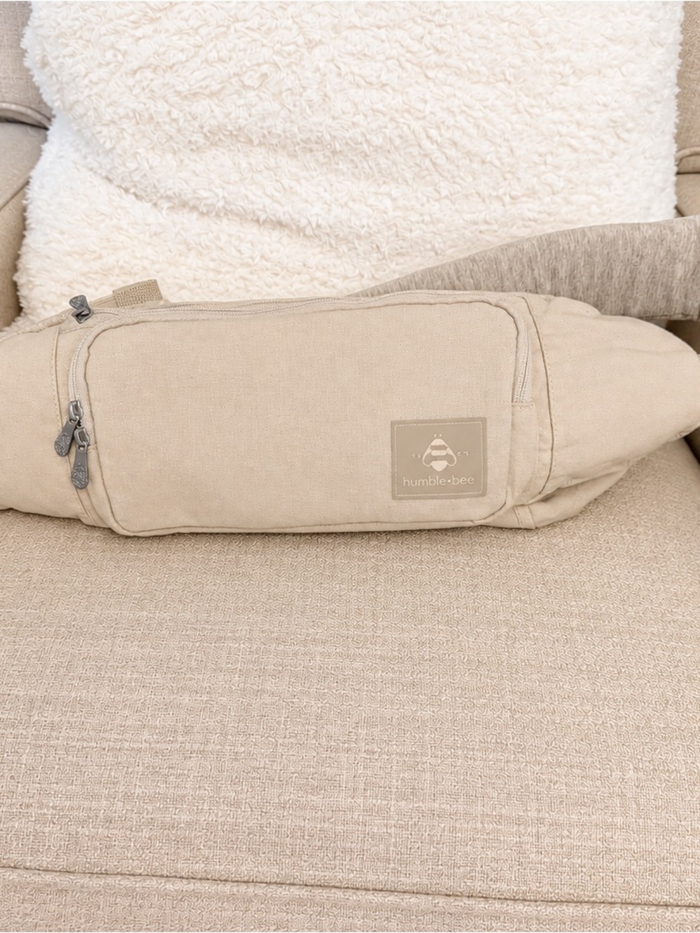Humble-Bee Classic Nurse-Sling Nursing Pillow + Carrying Bag – Like New